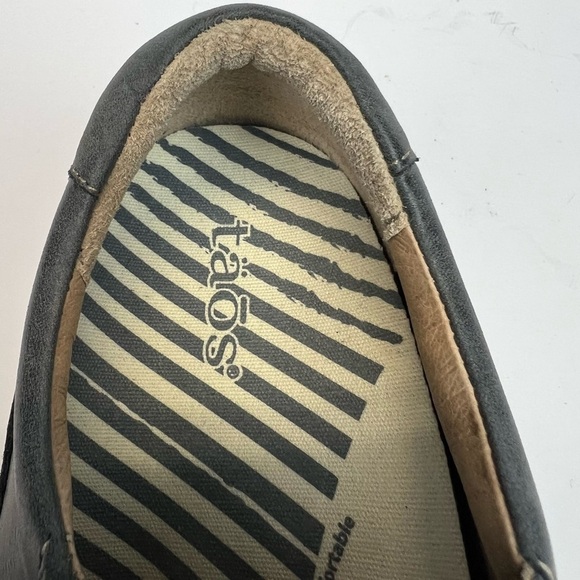 Taos Zipward Sneakers Womens Size 8.5 Gray Leather Slip On  Shoes Loafers - Picture 5 of 9